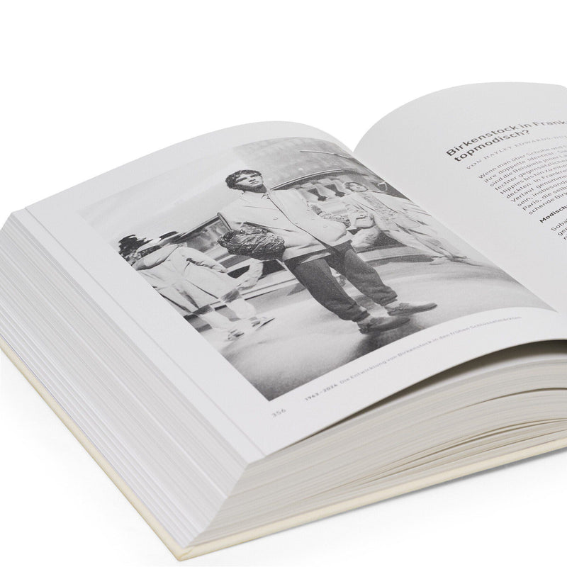 Book BS Corporate History DE Paper Linen White