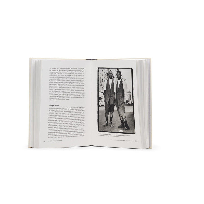 Book BS Corporate History DE Paper Linen White